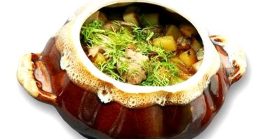 Картофель с курицей в горшочках