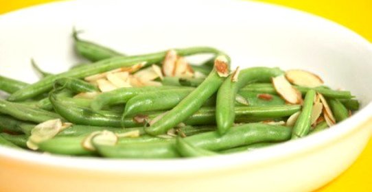 Салат из зеленой фасоли и фундука