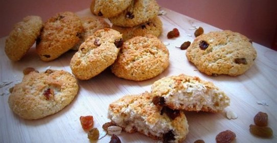 Овсяно-кокосовые печеньки с изюмом