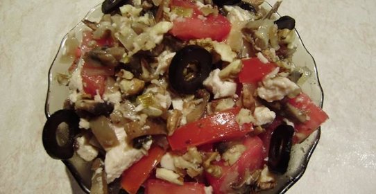 Салат с курицей шампиньонами с помидорами