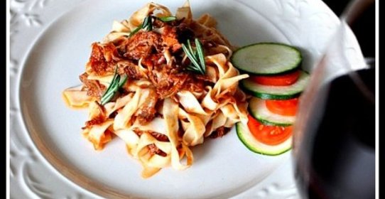 Говядина тушеная в яблоках