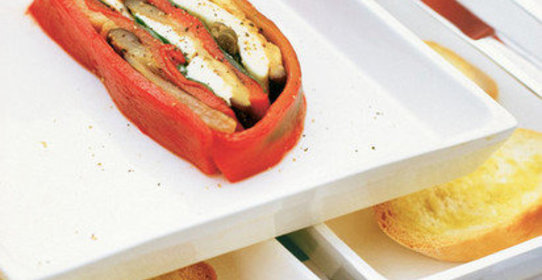 Рулет из перца с баклажанами