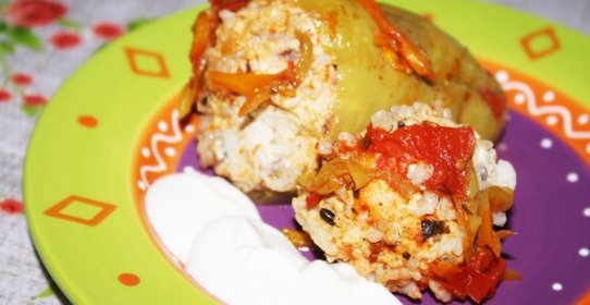 Фаршированные перцы и тефтели со свининой, курицей и кабачком