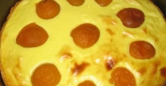 Творожный пирог с творогом и абрикосами