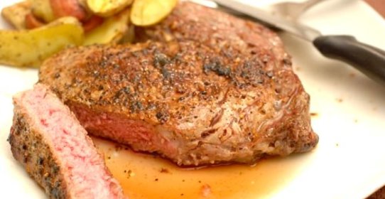 Стейк из телятины на сковороде