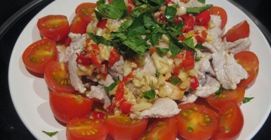 Свинина отварная с овощами