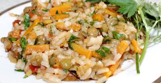 Ароматный плов с чечевицей