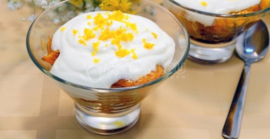 Десерт из апельсинов с взбитыми сливками