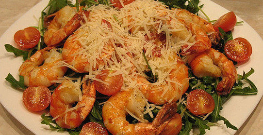 Итальянский салат с креветками.