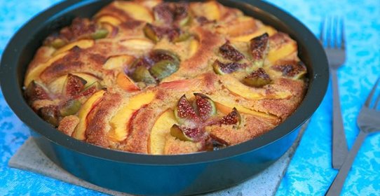 Пирог с нектаринами и инжиром