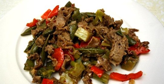 Гуляш из говядины с овощами