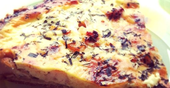 Киш с курицей и сыром мюнстер