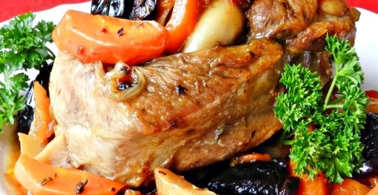 Тушеная голень индейки