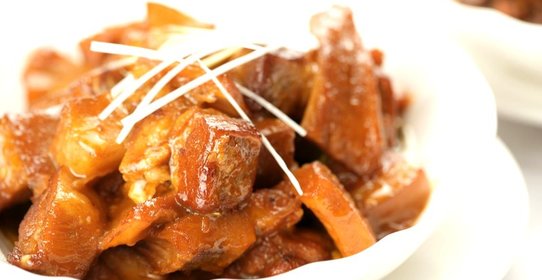 Гуляш из свинины с томатом