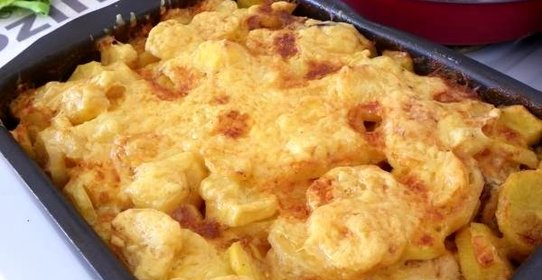 Мясо по-французски с курицей и картошкой