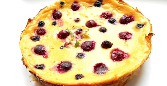 Слоеный пирог с ягодами