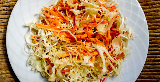Летний салат из капусты со жгучим перцем