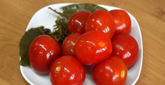 Засолка помидоров в бочках