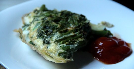 Омлет со стручковой фасолью и луком