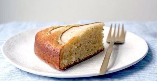 Грушево-сметанный пирог с кардамоном