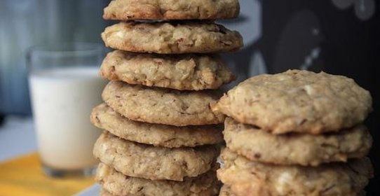 Овсяное печенье с белым шоколадом и миндалем