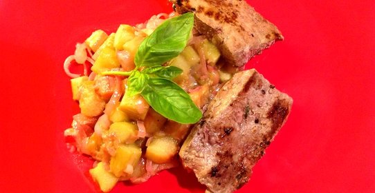 Ревень с луком-шалот и говяжьей печенью