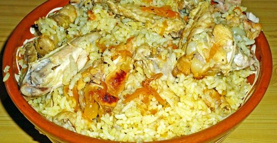 Плов на куриных крылышках в мультиварке