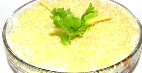 Салат с рыбной консервой