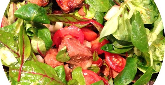 Салат с горячим тунцом