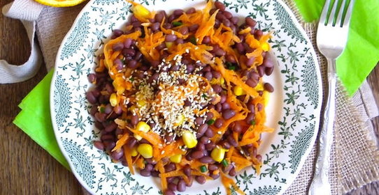 Салат с красной фасолью, кукурузой и апельсином