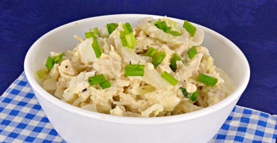 Салат с курицей и кальмарами