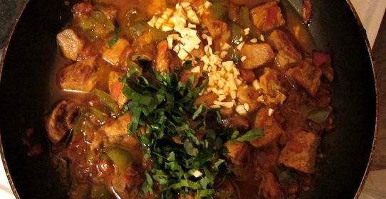 Свинина с перцем и помидорами