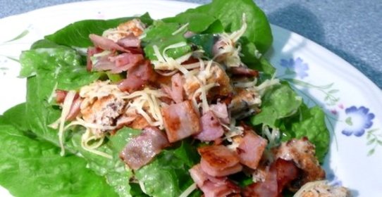 Салат Цезарь с беконом