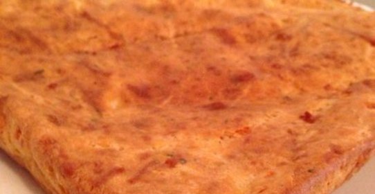 Сырный пирог с луком и чесноком