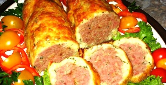 Мясной рулет в сырно-картофельной оболочке