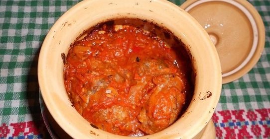 Ленивые голубцы с капустой и фаршем в горшочках