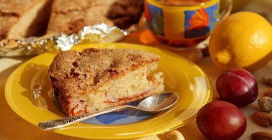 Быстрый пирог со сливами