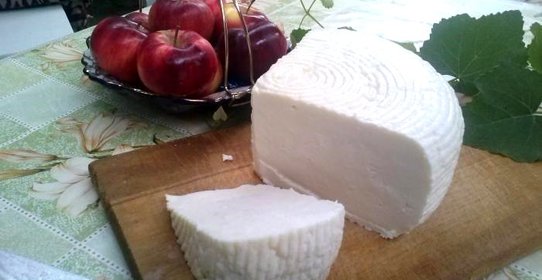 Салат с крабовым мясом и помидорами черри «Адыгейский»