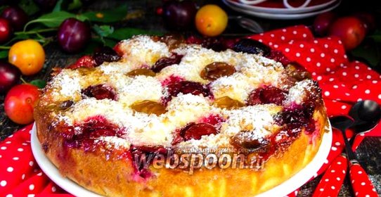 Пирог с алычой и кокосом