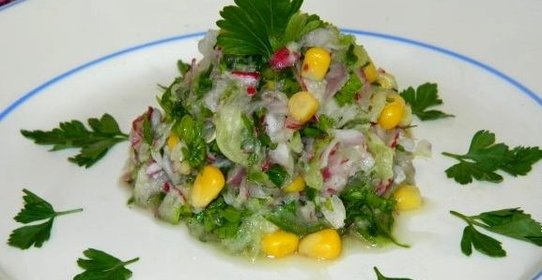 Салат с редиской и кукурузой