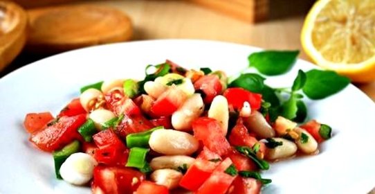 Салат из белой консервированной фасоли