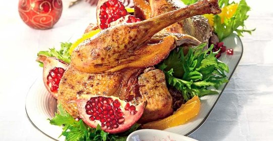 Жаренная в духовке утка с гранатовым соусом