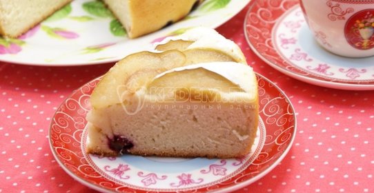 Пирог с яблоками и вишней в мультиварке