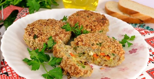 Котлеты рыбные с начинкой в овсяной панировке