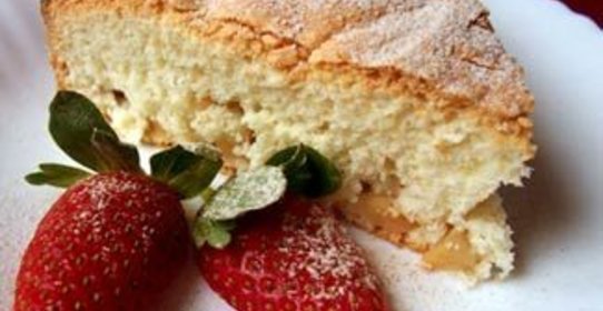 Яблочная шарлотка