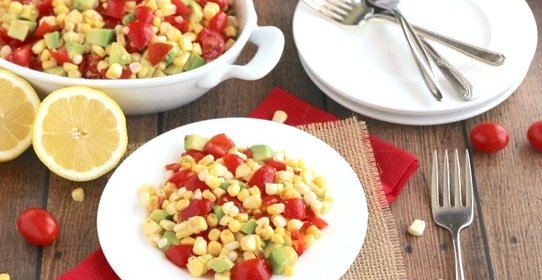 Салат с авокадо и черри