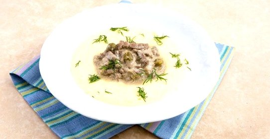 Бефстроганов с каперсами