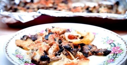 Мясо с картошкой и грибами