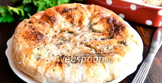 Осетинский пирог с зеленью, грибами и фаршем