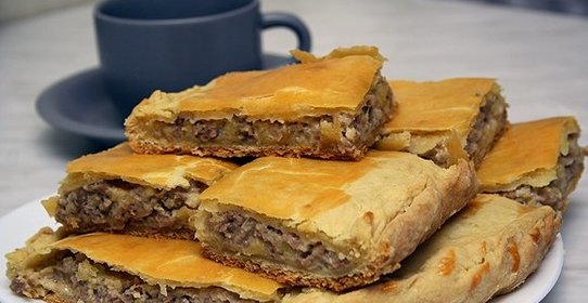 Пирог с сыром и мясом